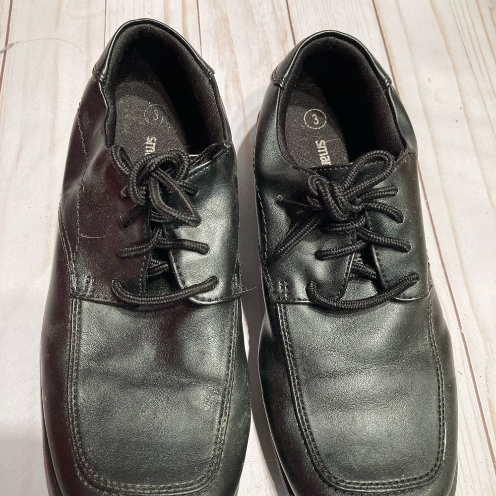 Little Boys Black dress shoes. Size 3 EUC